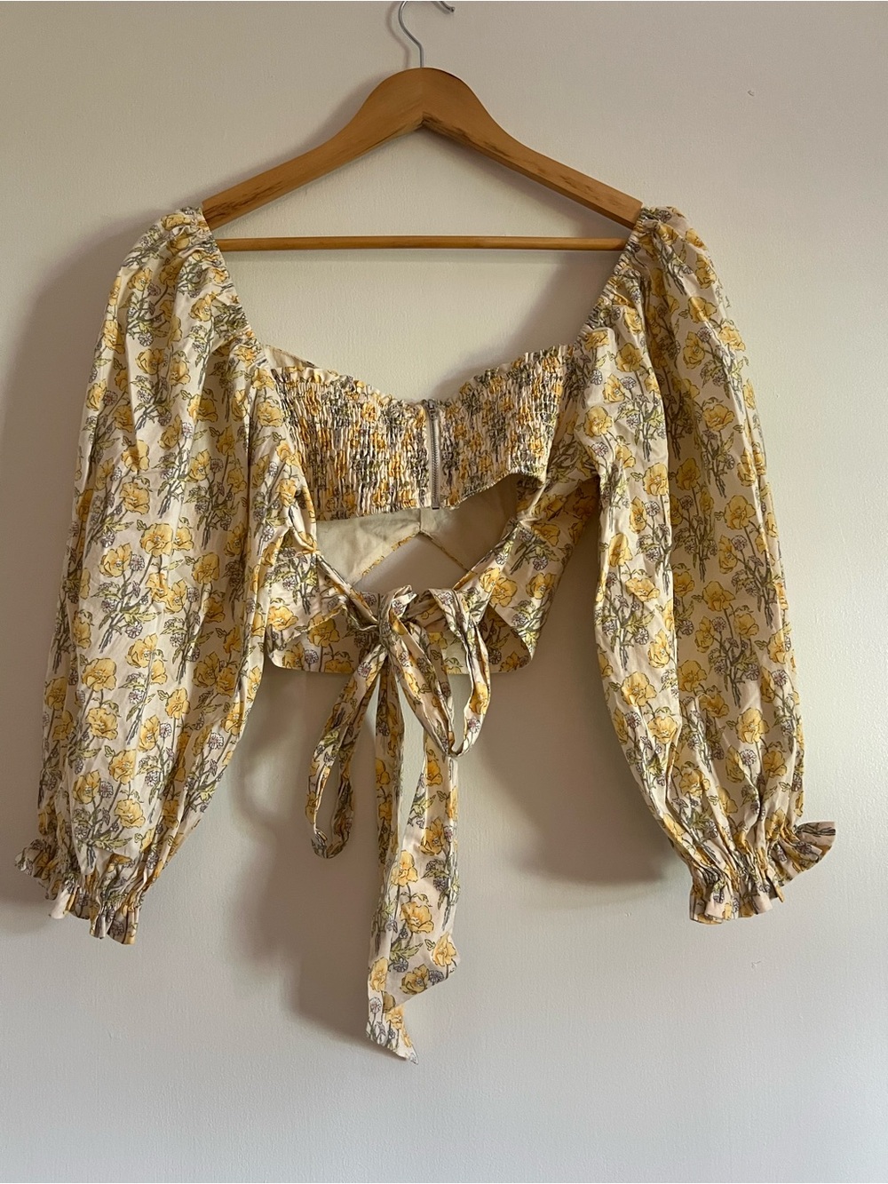 MABLE NWT Yellow Floral Puff Sleeve Cutout Tie Back Crop Top Size L Cottagecore - Picture 7 of 11